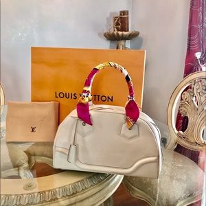 Louis Vuitton Bowling  Montaigne Pm authentic excellent condition